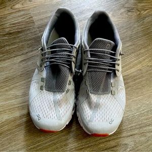 On cloud shoes size 9 1/2